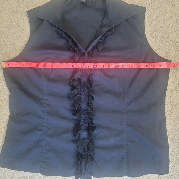 Ravel Sleeveless Blouse with Flower Ruffle black in Size XL/TG - Picture 6 of 11